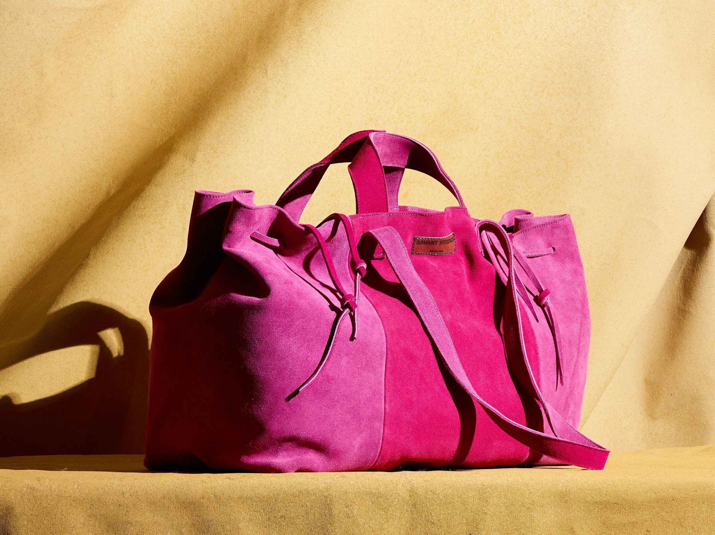 【Mused 】人気アーティスト愛用 Real Suede Heart Bag Artisanal Suede Tote - Pink — Savant Studios